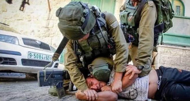 Israeli police knee on neck