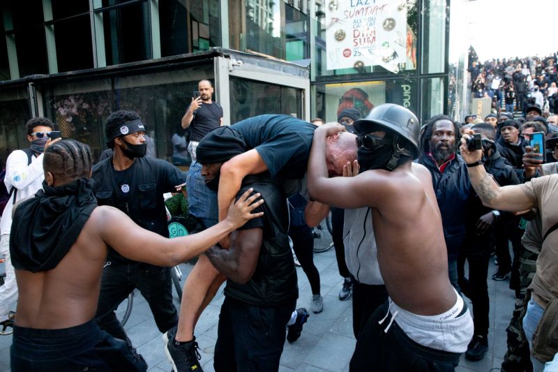 BLM v far right – what a contrast! We stand for social justice and humanity not violence and racist thuggery