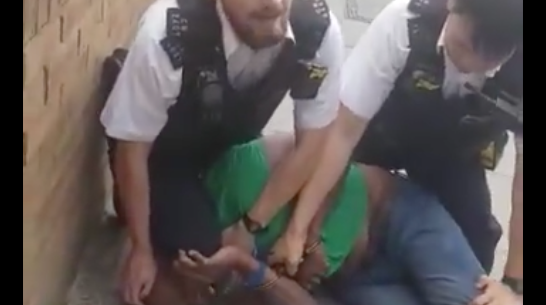 police knee on neck incident in islington